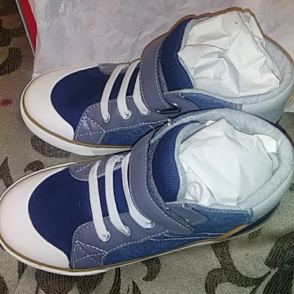New boy shoe size 2y shoes see kai run shoes
